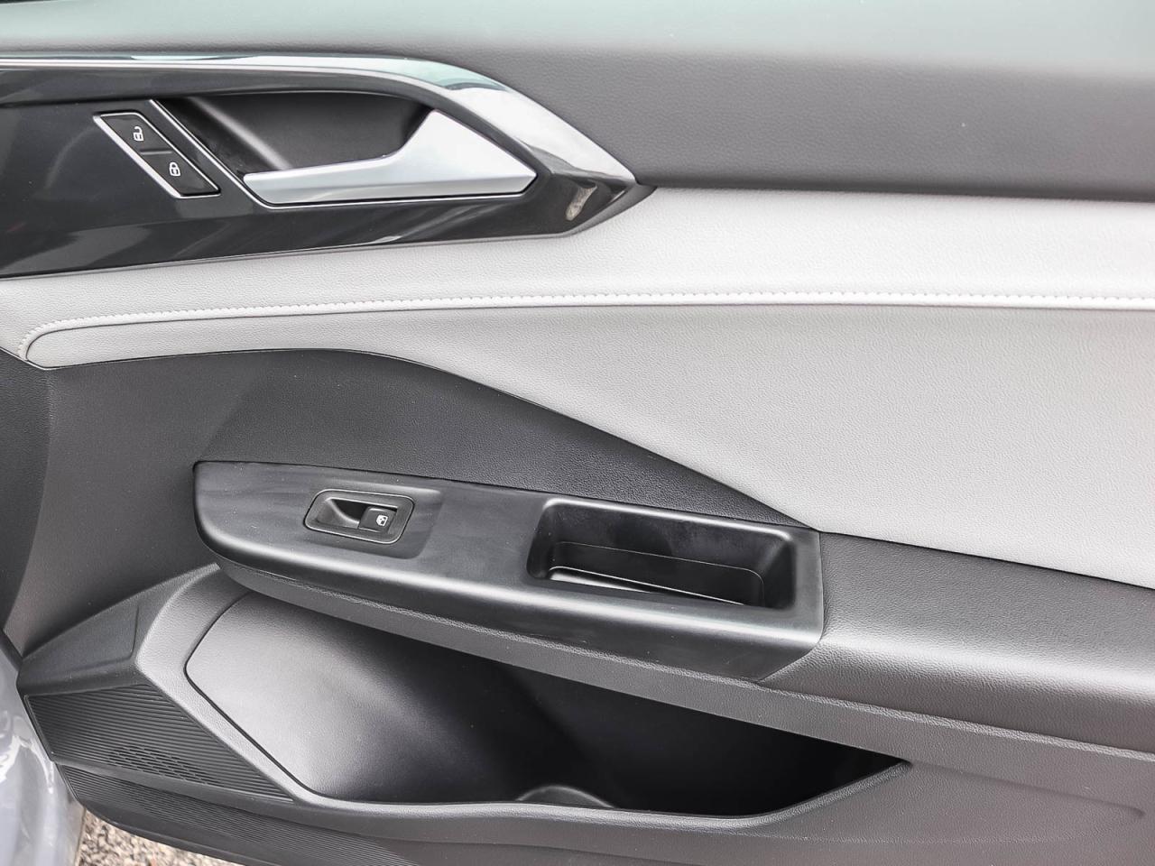 2022 Volkswagen Taos HIGHLINE   INCLUDES SNOW TIRES   LEATHER   SUNROOF Photo