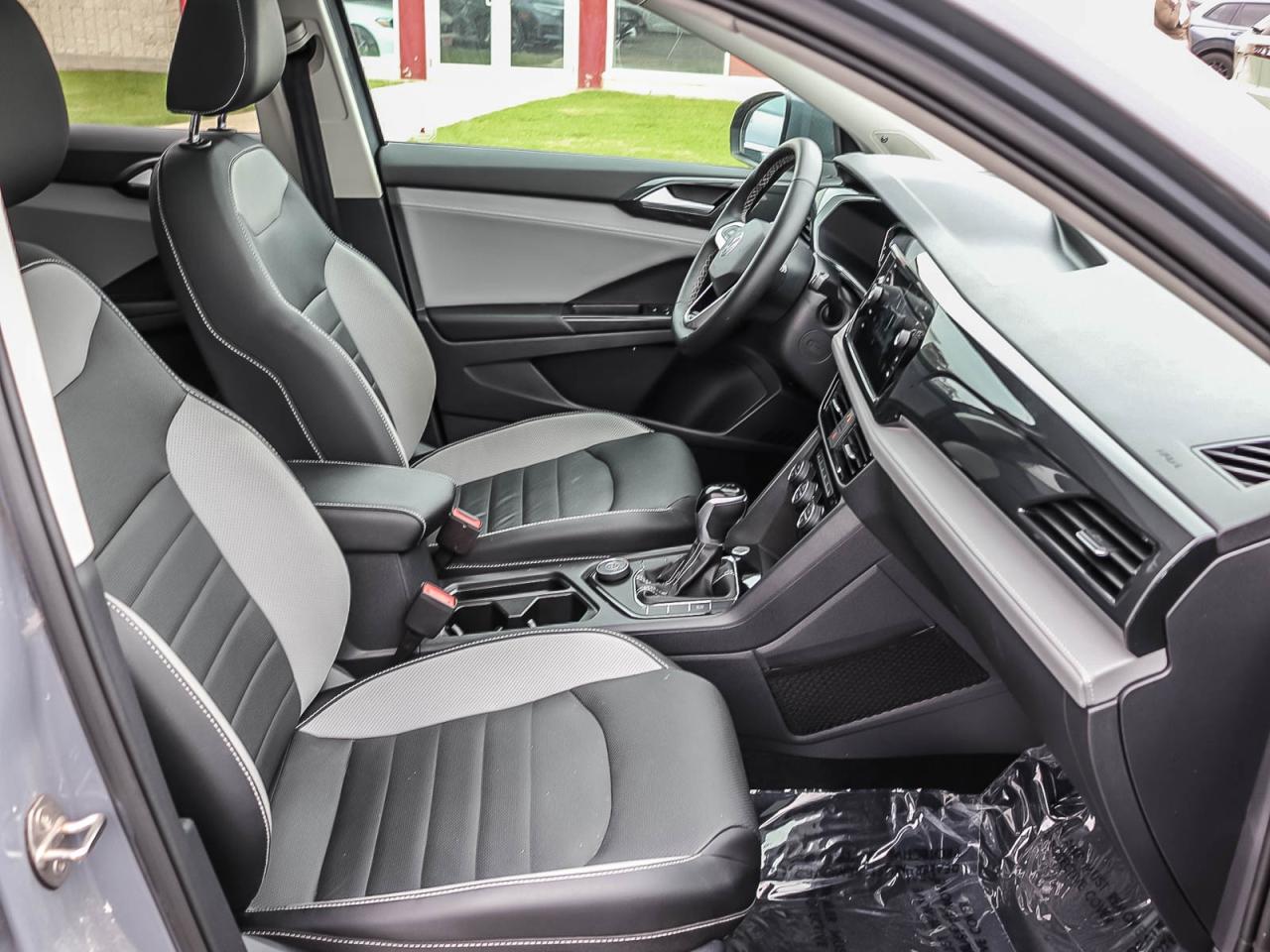 2022 Volkswagen Taos HIGHLINE   INCLUDES SNOW TIRES   LEATHER   SUNROOF Photo