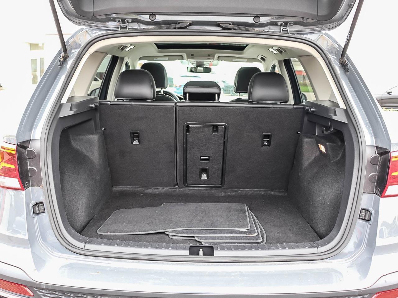 2022 Volkswagen Taos HIGHLINE   INCLUDES SNOW TIRES   LEATHER   SUNROOF Photo