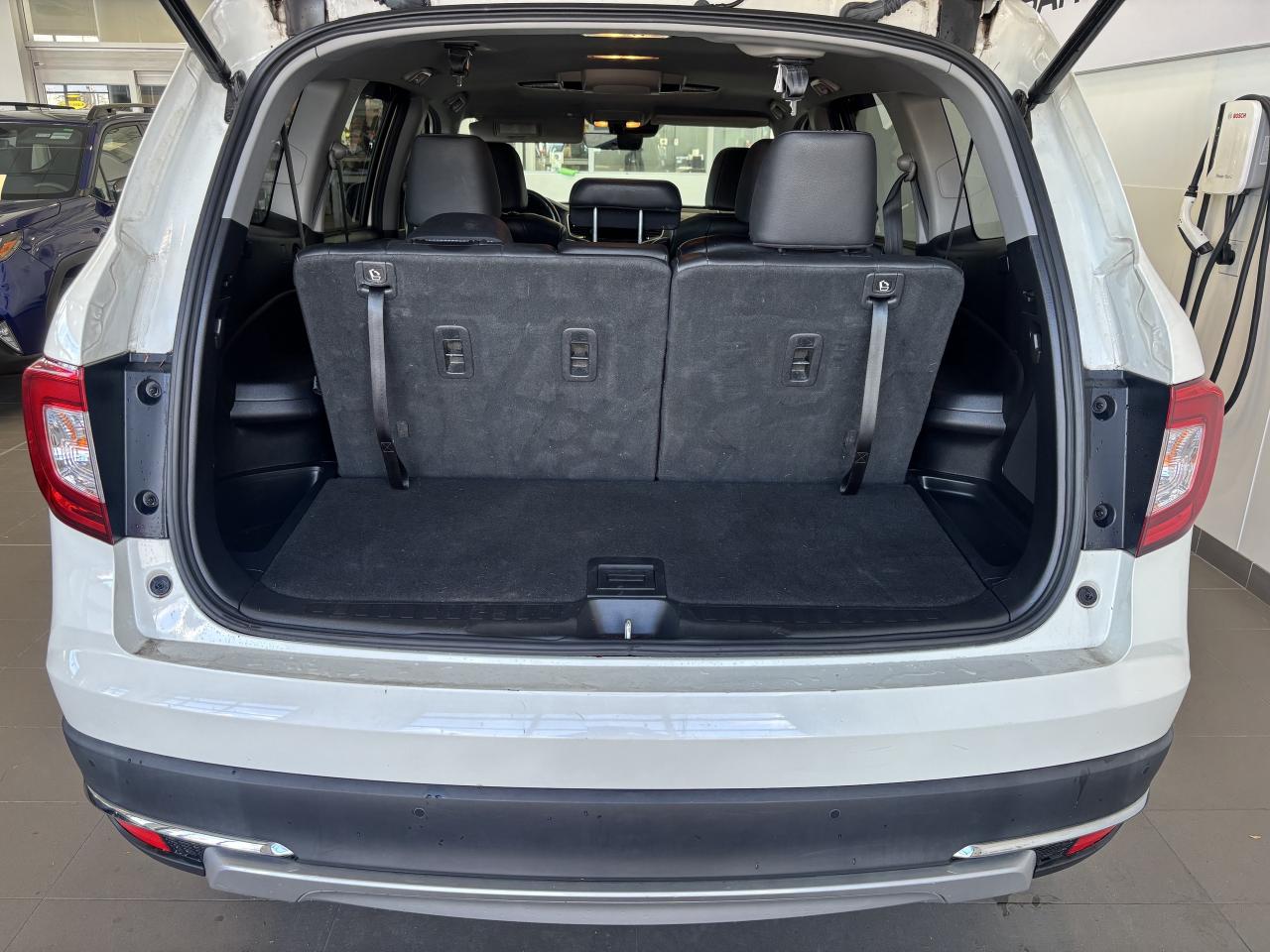 2019 Honda Pilot TOURING  8 PASSENGER   LOW KM   SUNROOF  NAVI  AWD Photo