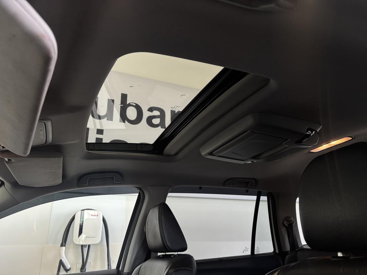 2019 Honda Pilot TOURING  8 PASSENGER   LOW KM   SUNROOF  NAVI  AWD Photo