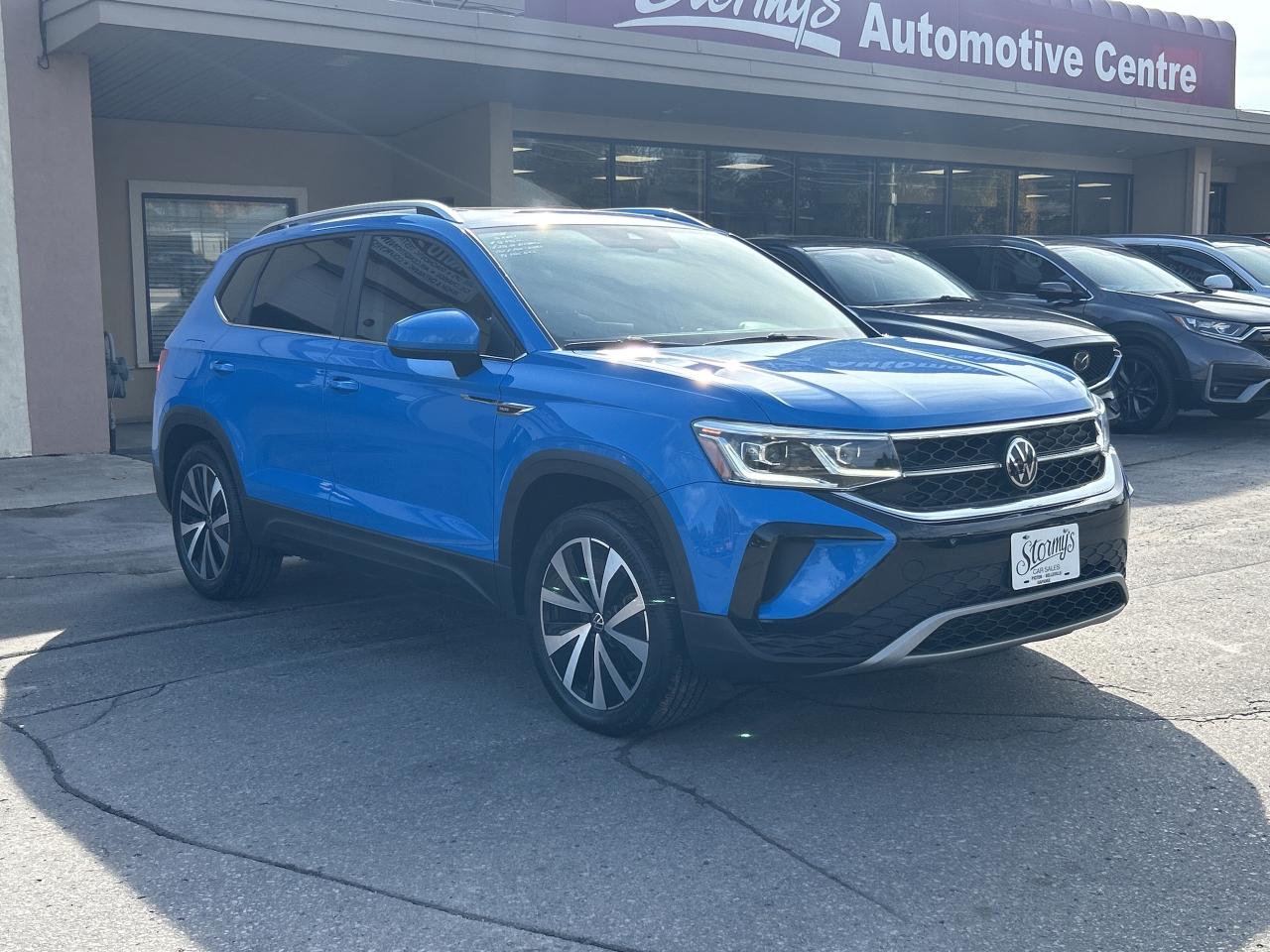 2022 Volkswagen Taos Highline NAVI/LEATHER/PANO ROOF  CALL 613-961-8848 Photo