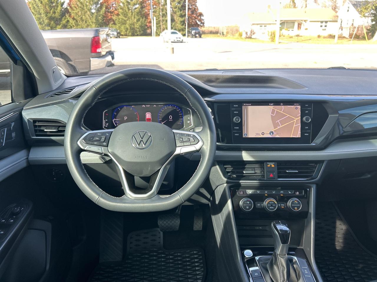 2022 Volkswagen Taos Highline NAVI/LEATHER/PANO ROOF  CALL 613-961-8848 Photo