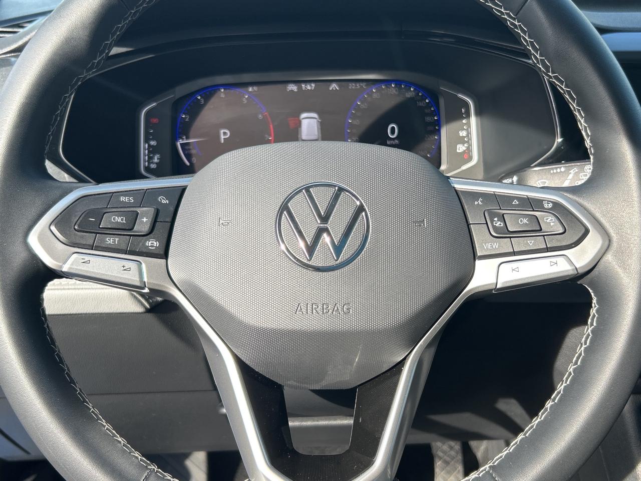 2022 Volkswagen Taos Highline NAVI/LEATHER/PANO ROOF  CALL 613-961-8848 Photo