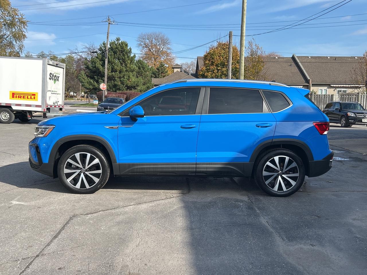 2022 Volkswagen Taos Highline NAVI/LEATHER/PANO ROOF  CALL 613-961-8848 Photo