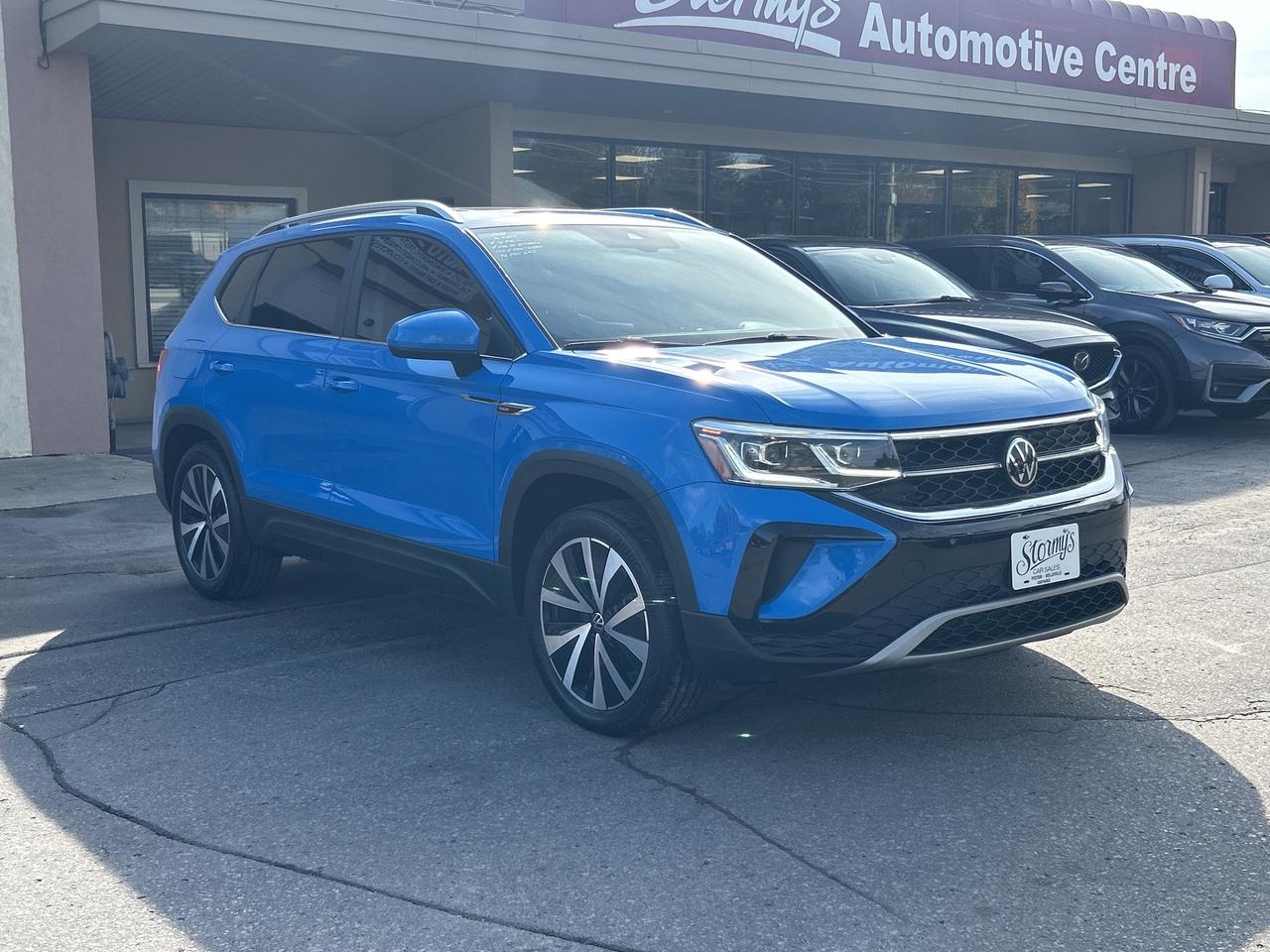 2022 Volkswagen Taos Highline NAVI/LEATHER/PANO ROOF  CALL 613-961-8848 Photo