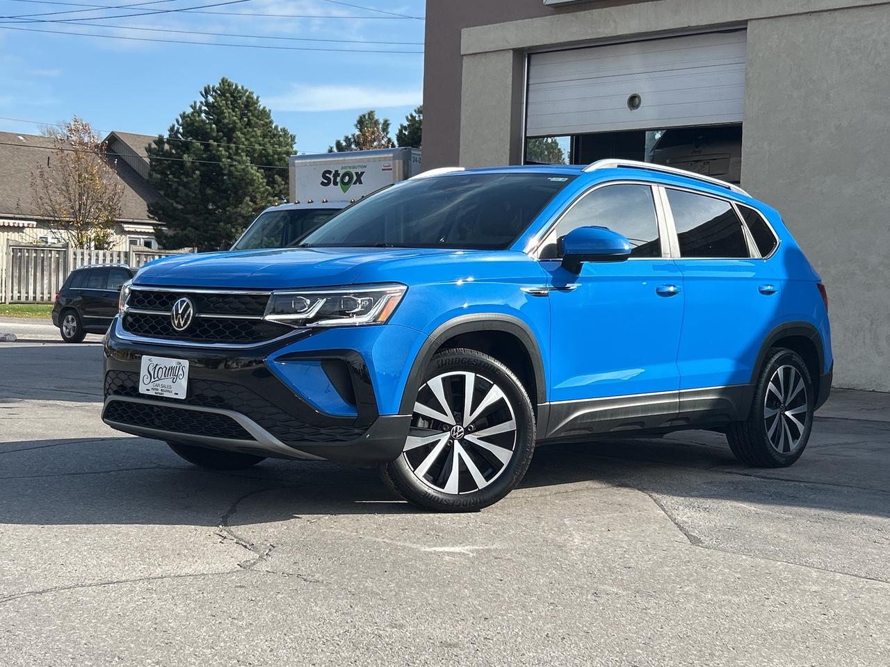 2022 Volkswagen Taos Highline NAVI/LEATHER/PANO ROOF  CALL 613-961-8848 Photo