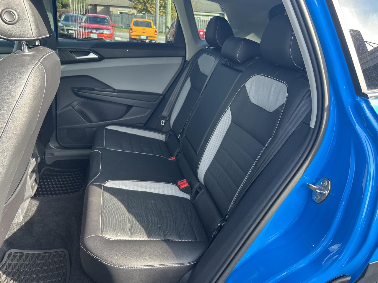 2022 Volkswagen Taos Highline NAVI/LEATHER/PANO ROOF  CALL 613-961-8848 Photo