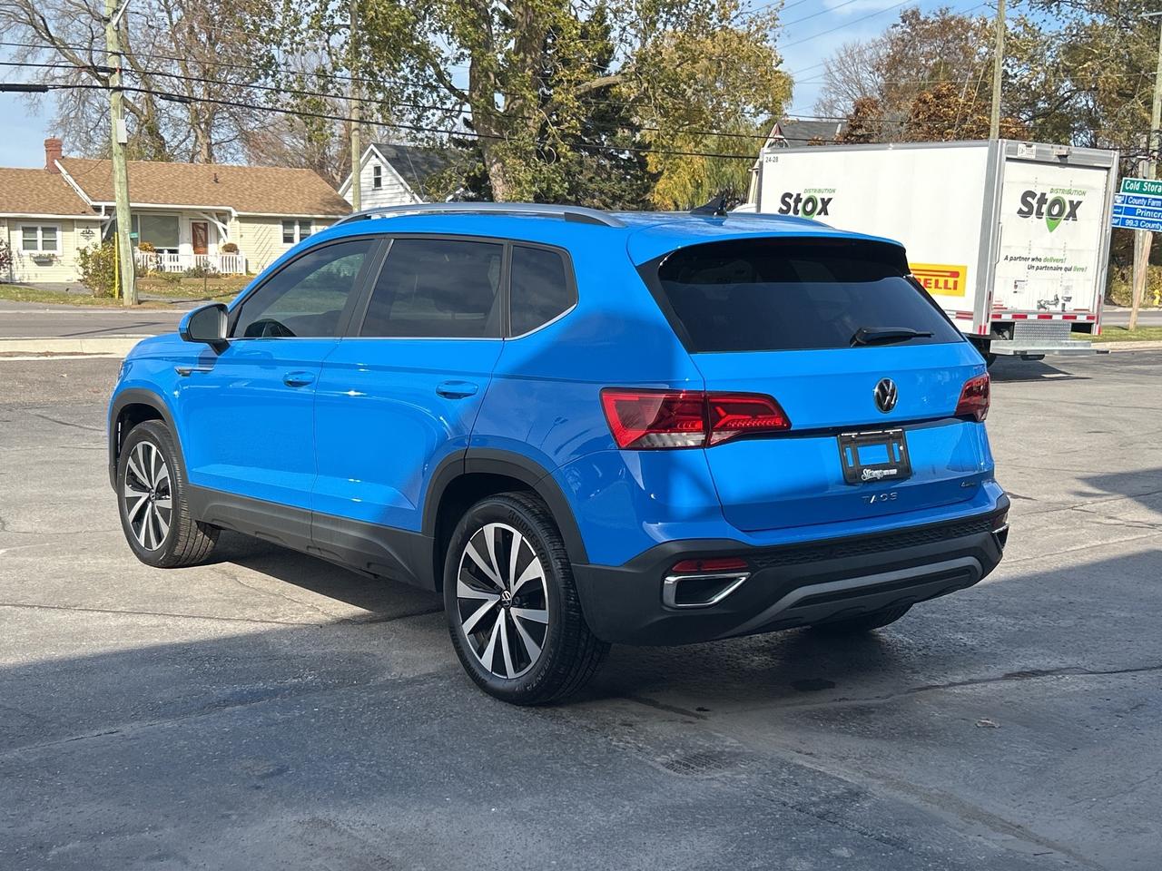 2022 Volkswagen Taos Highline NAVI/LEATHER/PANO ROOF  CALL 613-961-8848 Photo