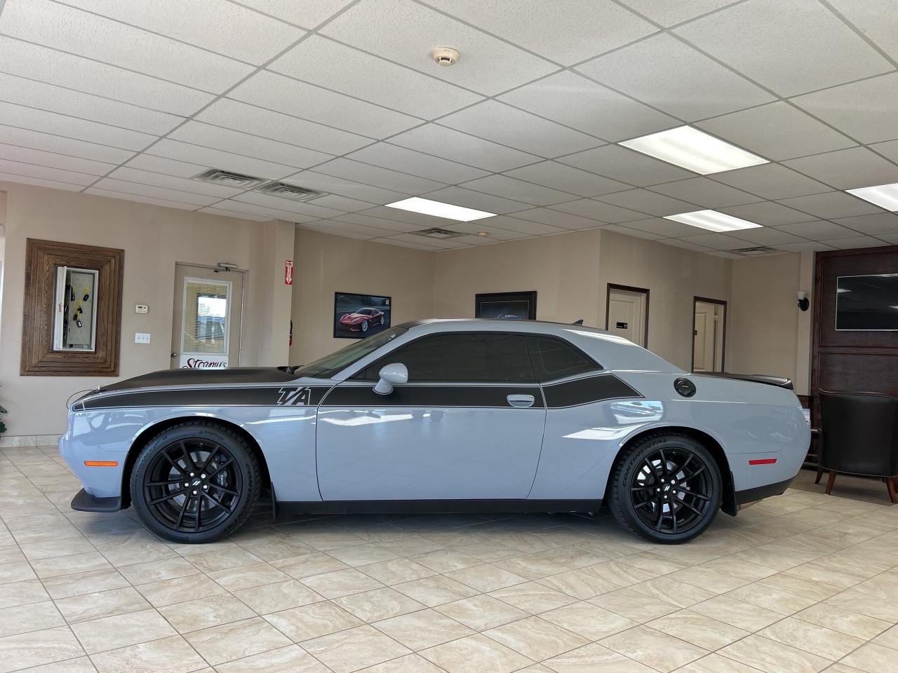 2021 Dodge Challenger R/T T/A 5.7L/ROOF/NAV CALL NAPANEE 613-354-2100 Photo