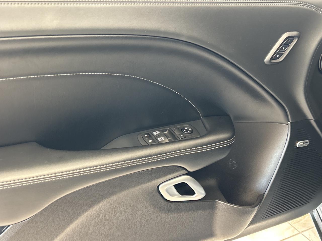 2021 Dodge Challenger R/T T/A 5.7L/ROOF/NAV CALL NAPANEE 613-354-2100 Photo