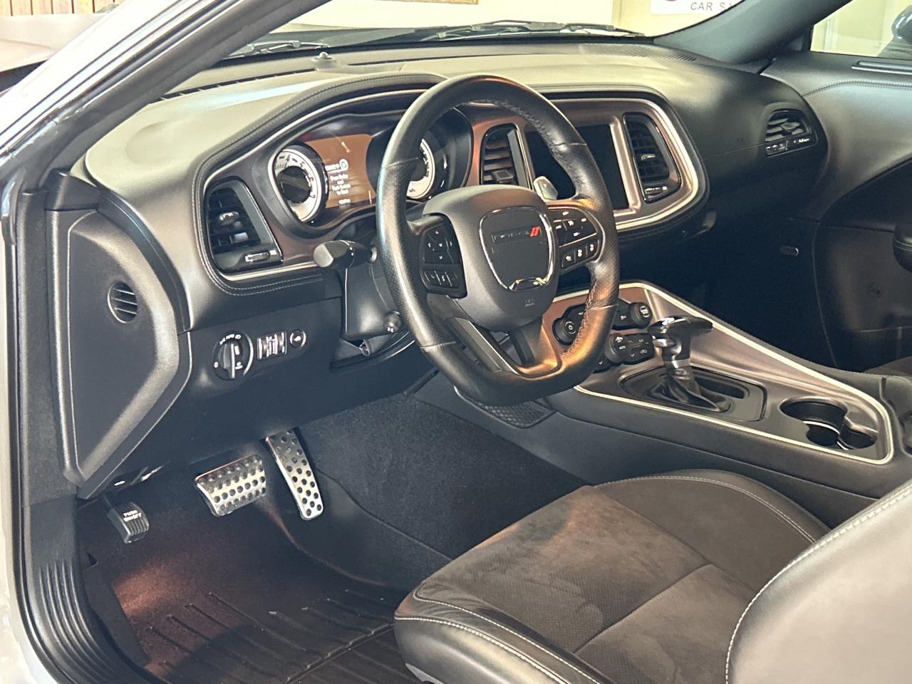 2021 Dodge Challenger R/T T/A 5.7L/ROOF/NAV CALL NAPANEE 613-354-2100 Photo