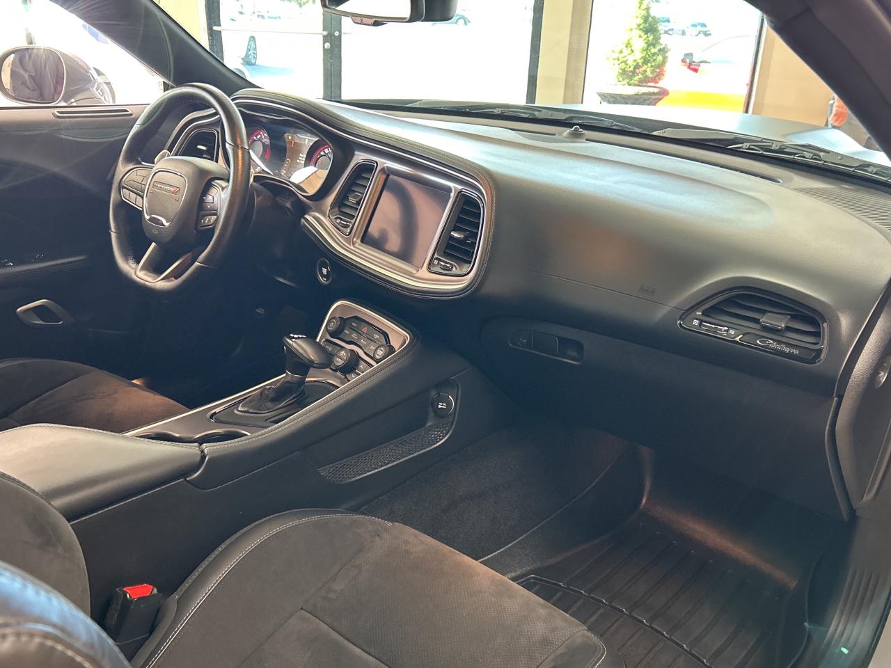 2021 Dodge Challenger R/T T/A 5.7L/ROOF/NAV CALL NAPANEE 613-354-2100 Photo