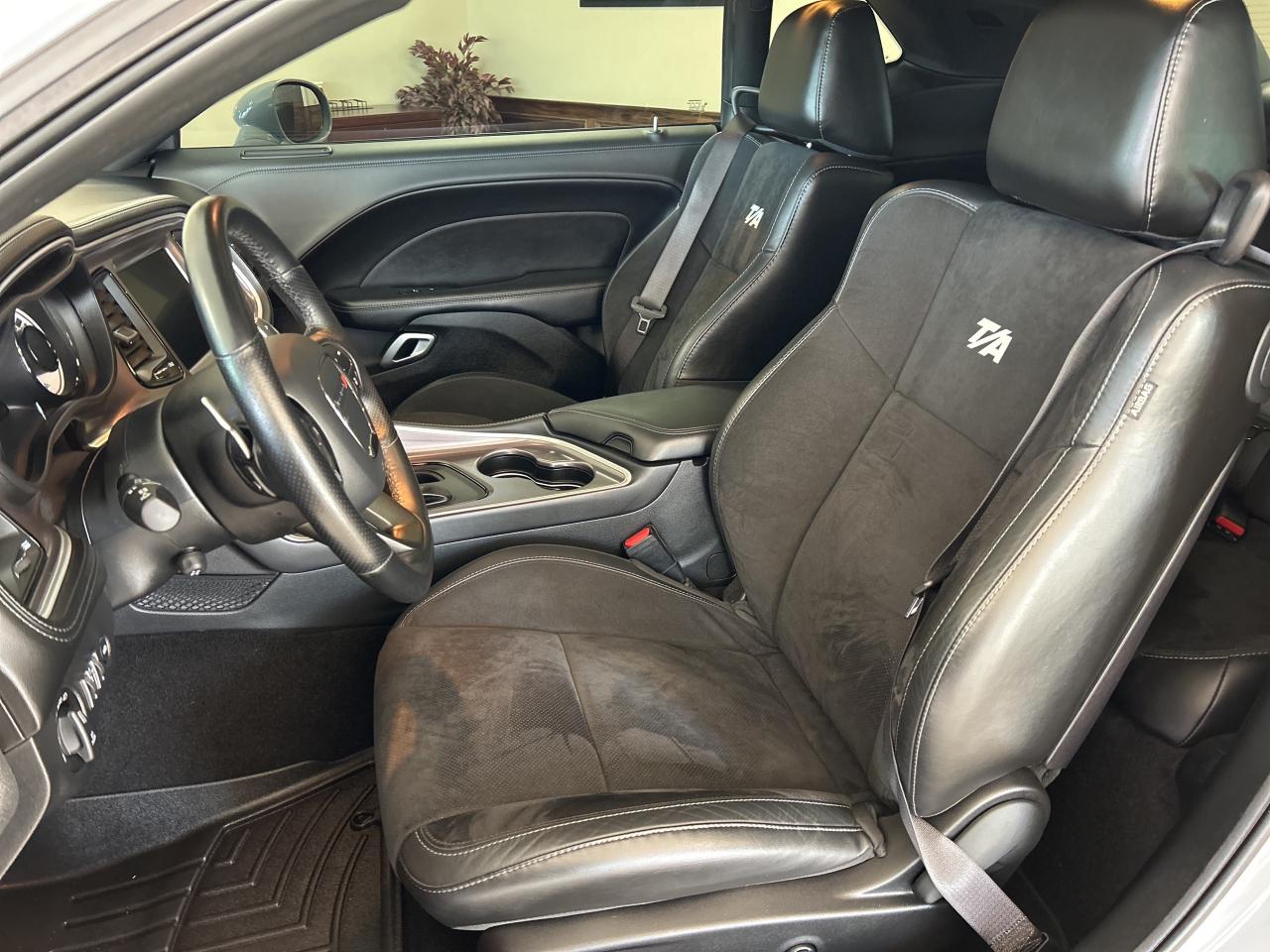 2021 Dodge Challenger R/T T/A 5.7L/ROOF/NAV CALL NAPANEE 613-354-2100 Photo