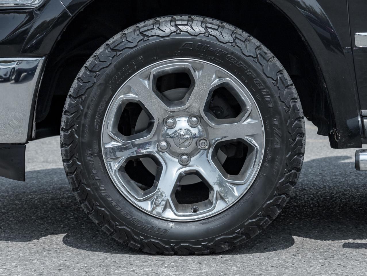 2018 RAM 1500 Laramie 4x4 Quad Cab  NAVI   ROOF  LEATHER Photo3