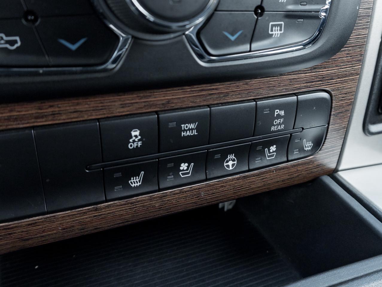 2018 RAM 1500 Laramie 4x4 Quad Cab  NAVI   ROOF  LEATHER Photo