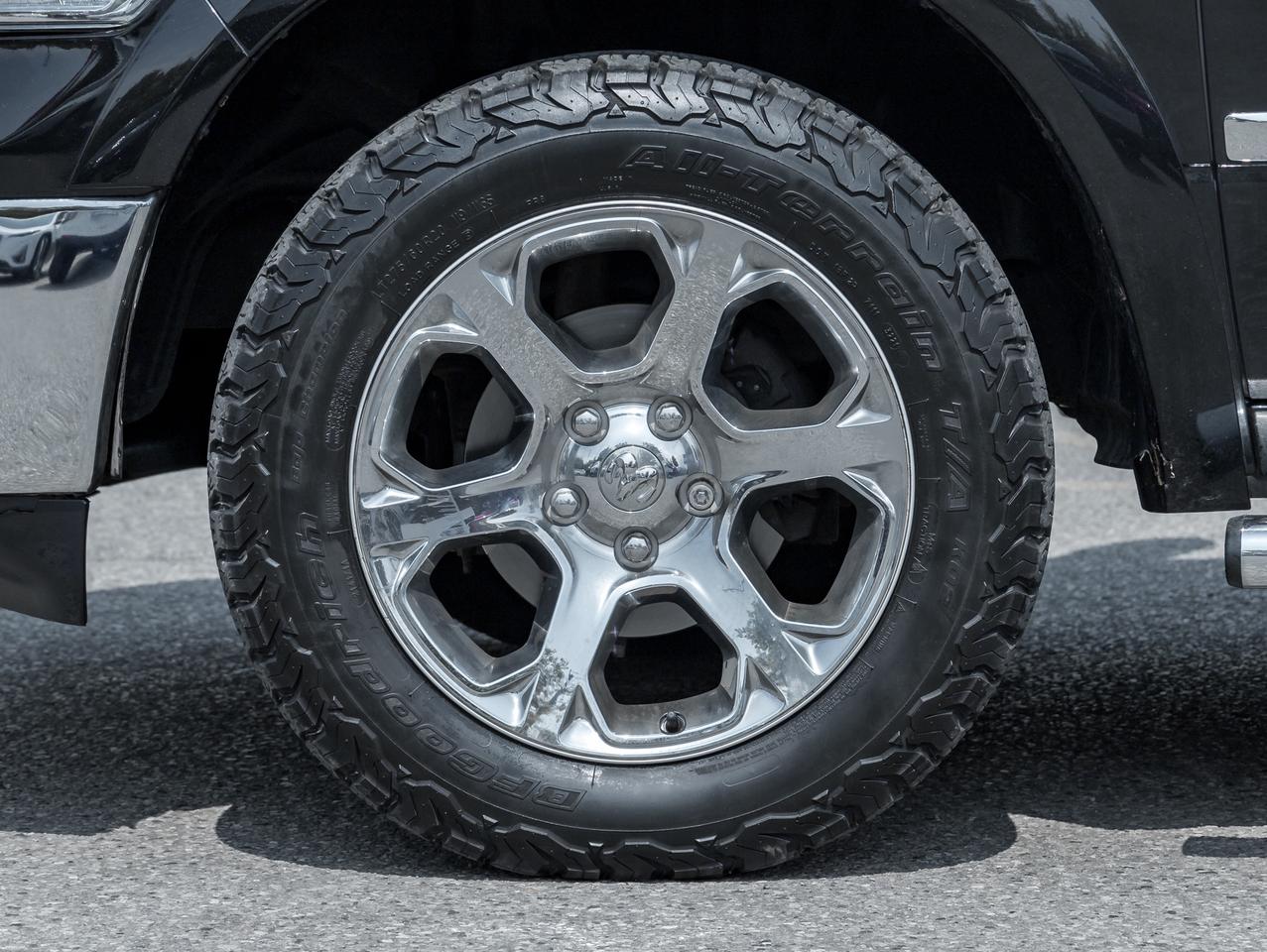 2018 RAM 1500 Laramie 4x4 Quad Cab  NAVI   ROOF  LEATHER Photo