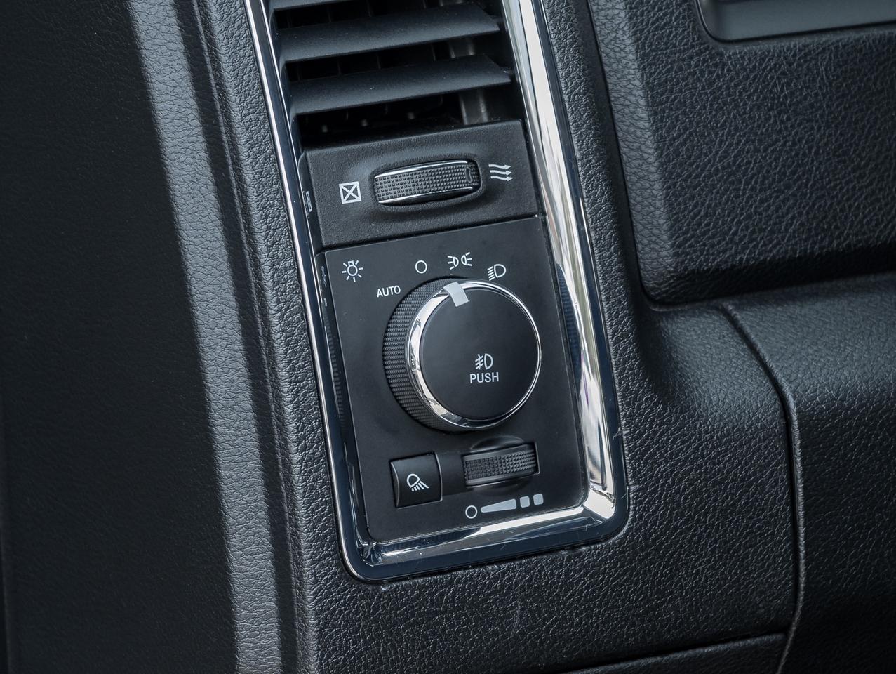 2018 RAM 1500 Laramie 4x4 Quad Cab  NAVI   ROOF  LEATHER Photo