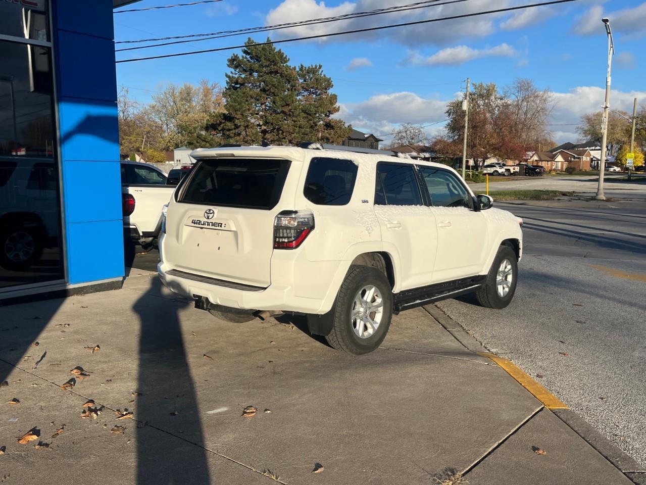 2024 Toyota 4Runner BASE SR5 7PASS LEATHER AND SUNROOF Photo4