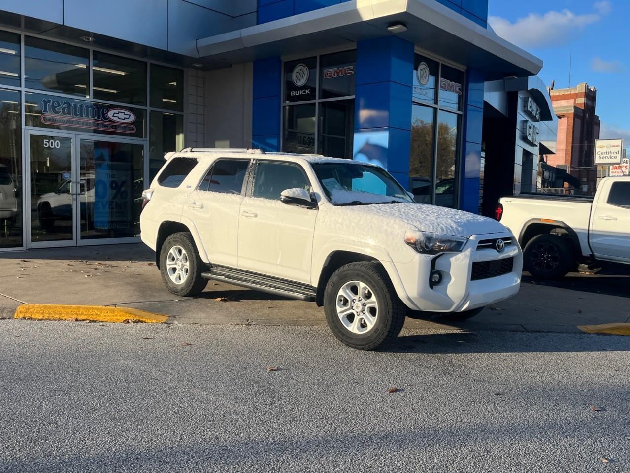 2024 Toyota 4Runner BASE SR5 7PASS LEATHER AND SUNROOF Photo