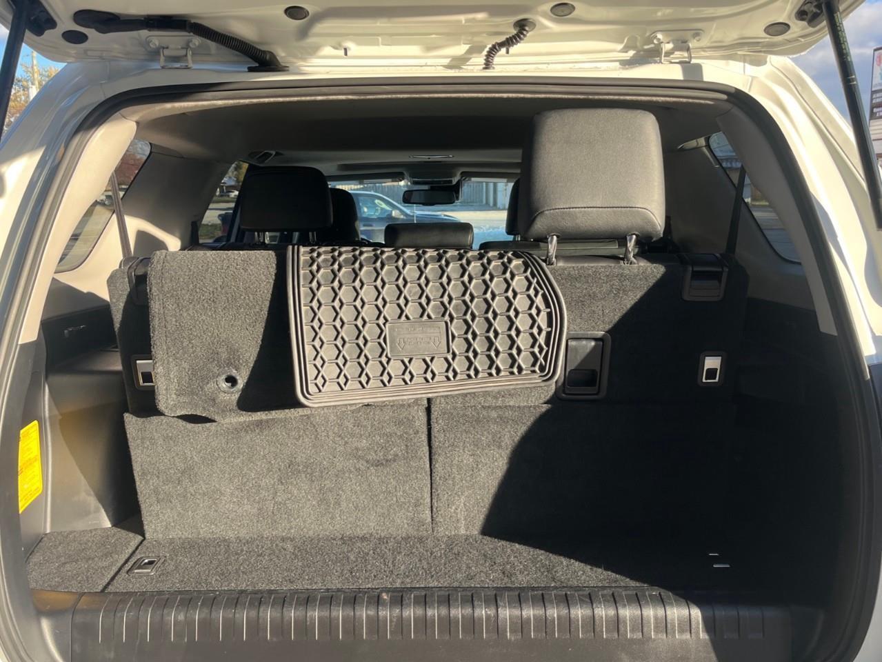 2024 Toyota 4Runner BASE SR5 7PASS LEATHER AND SUNROOF Photo