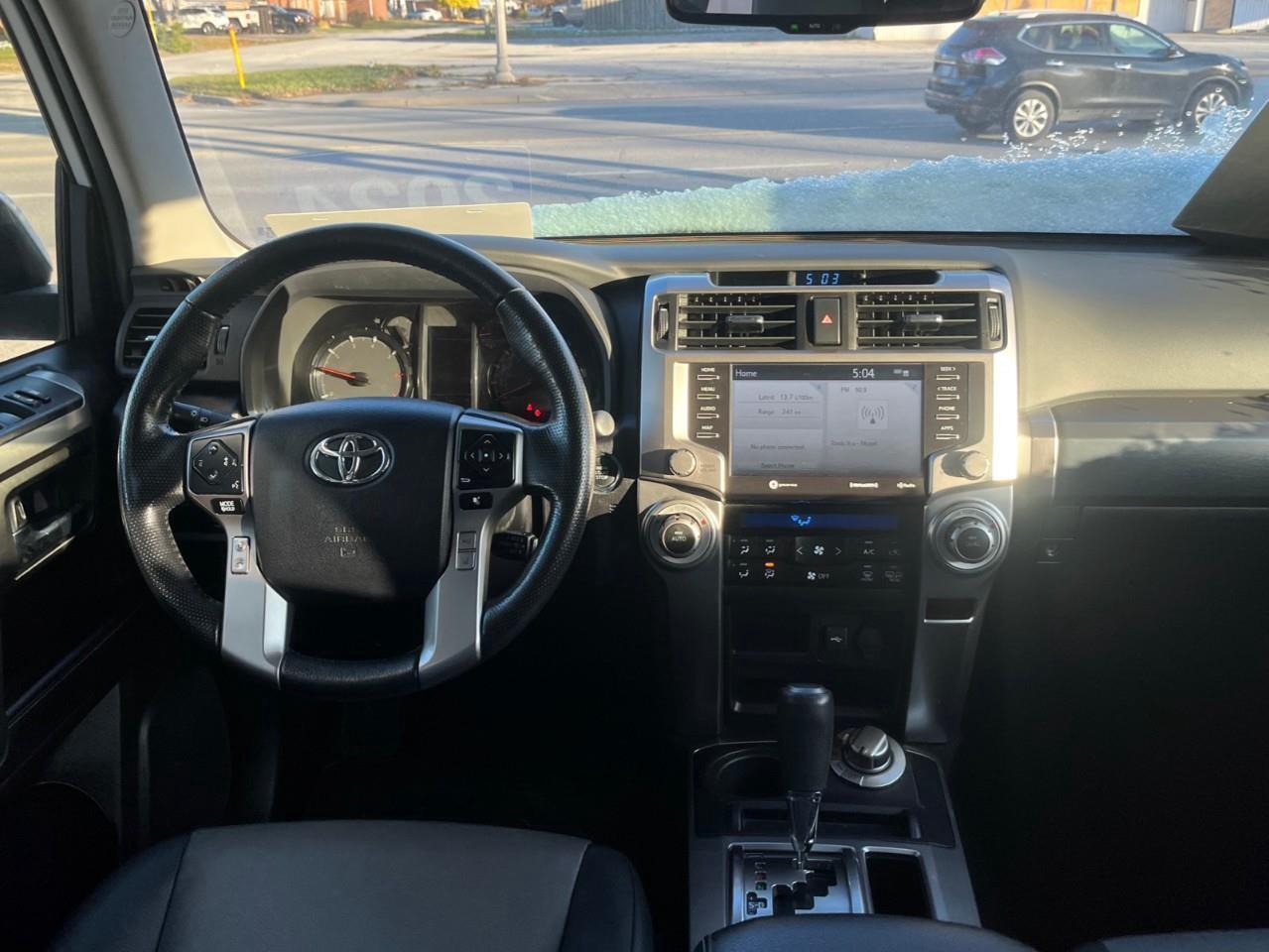 2024 Toyota 4Runner BASE SR5 7PASS LEATHER AND SUNROOF Photo