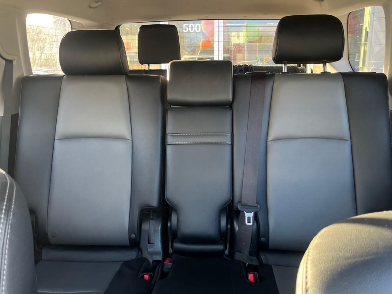 2024 Toyota 4Runner BASE SR5 7PASS LEATHER AND SUNROOF Photo