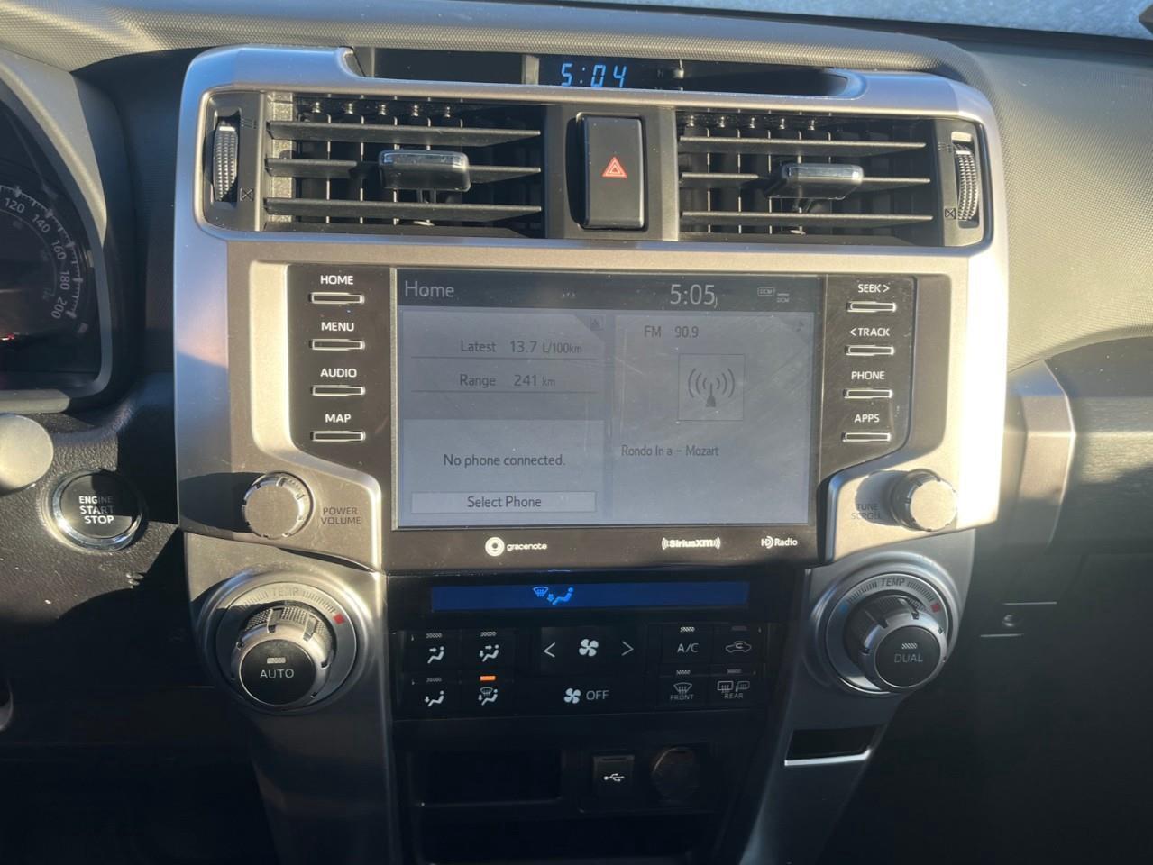 2024 Toyota 4Runner BASE SR5 7PASS LEATHER AND SUNROOF Photo