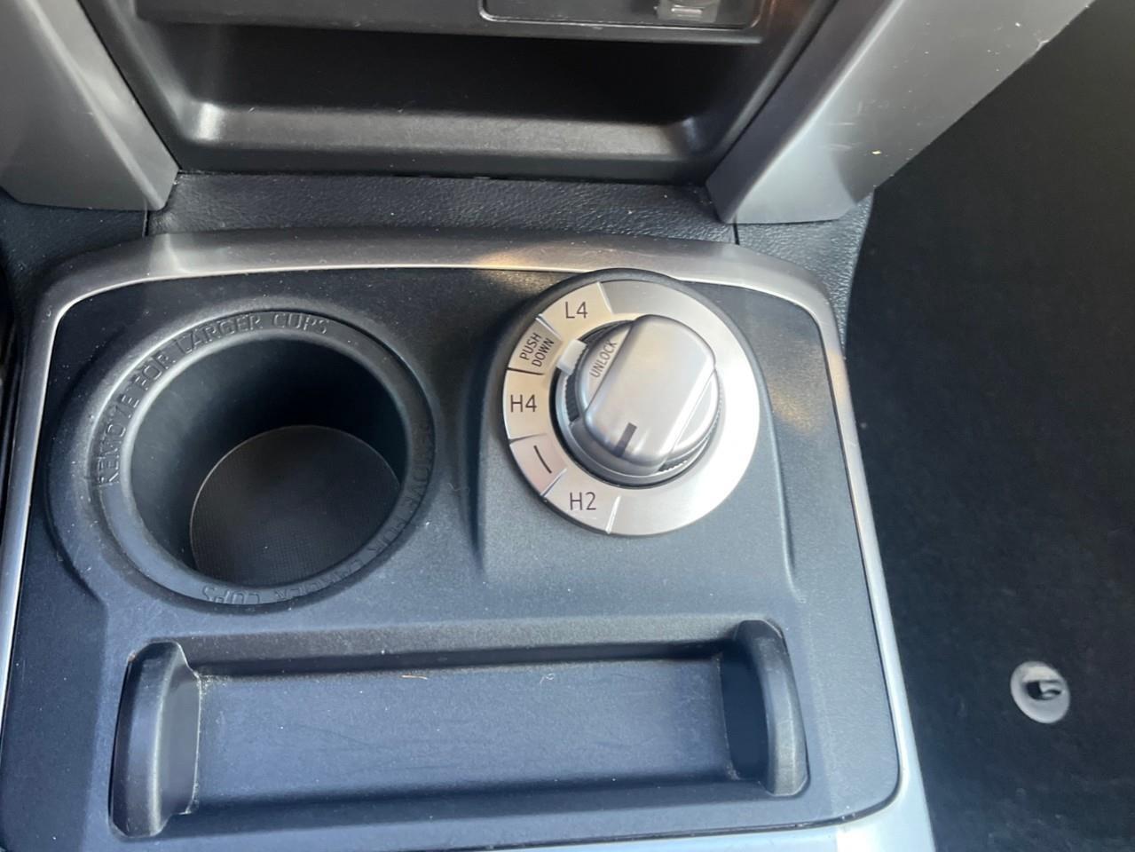 2024 Toyota 4Runner BASE SR5 7PASS LEATHER AND SUNROOF Photo