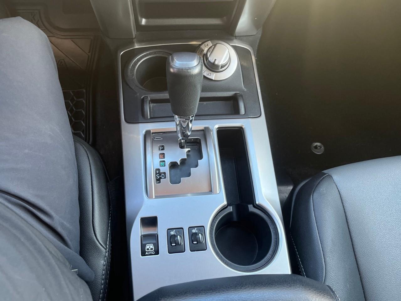 2024 Toyota 4Runner BASE SR5 7PASS LEATHER AND SUNROOF Photo