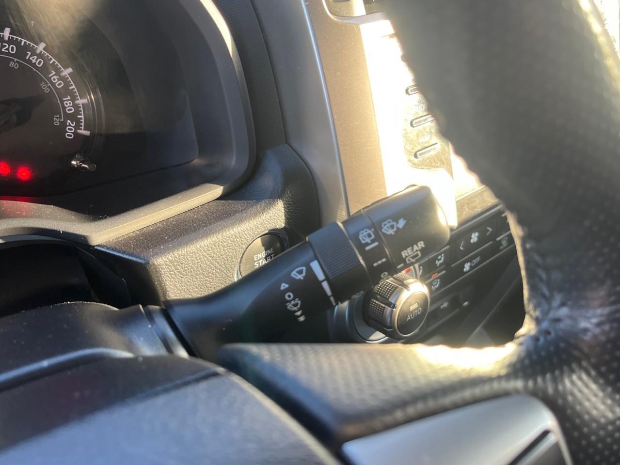 2024 Toyota 4Runner BASE SR5 7PASS LEATHER AND SUNROOF Photo