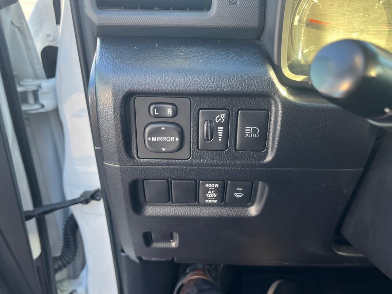 2024 Toyota 4Runner BASE SR5 7PASS LEATHER AND SUNROOF Photo