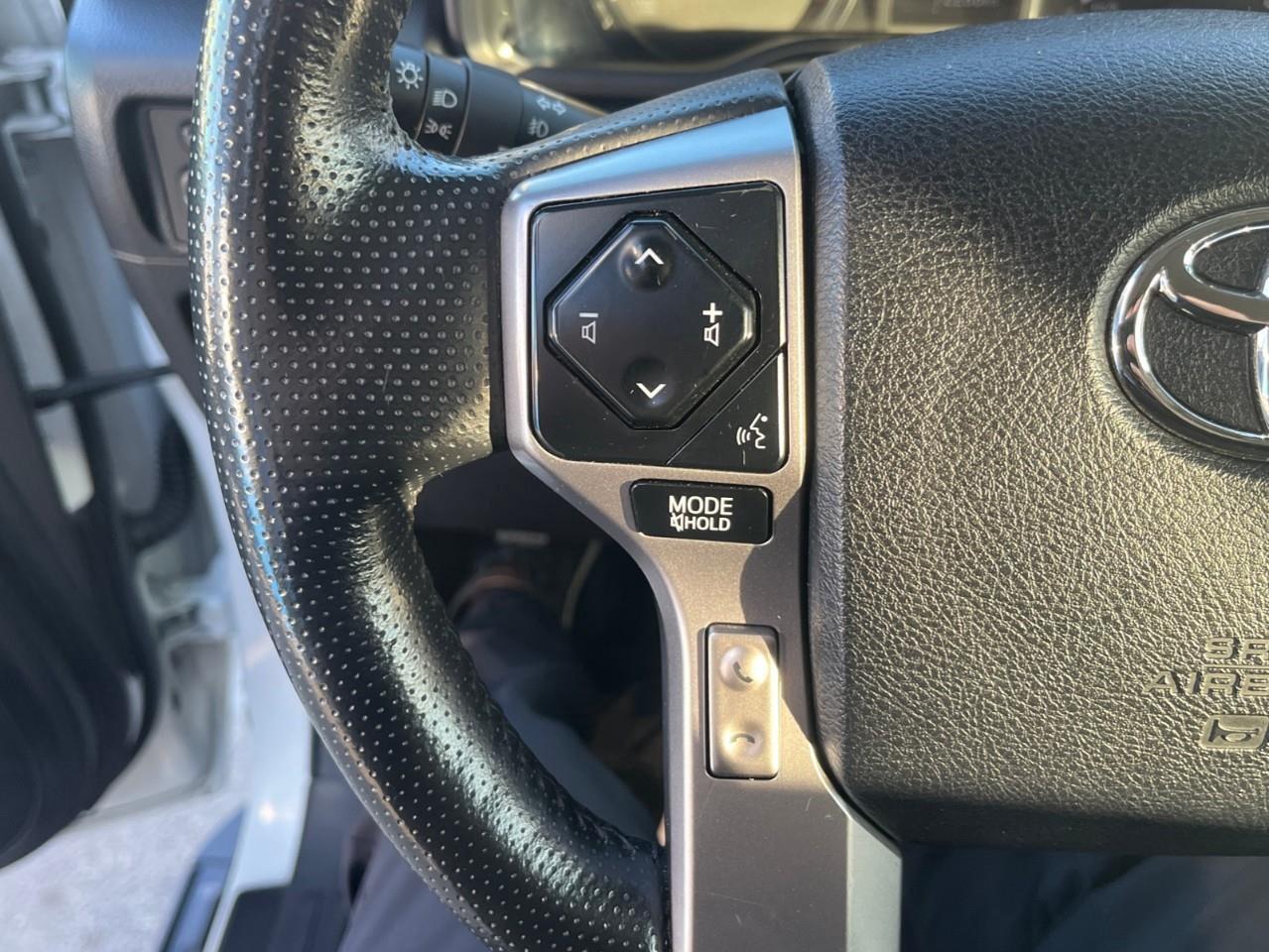 2024 Toyota 4Runner BASE SR5 7PASS LEATHER AND SUNROOF Photo