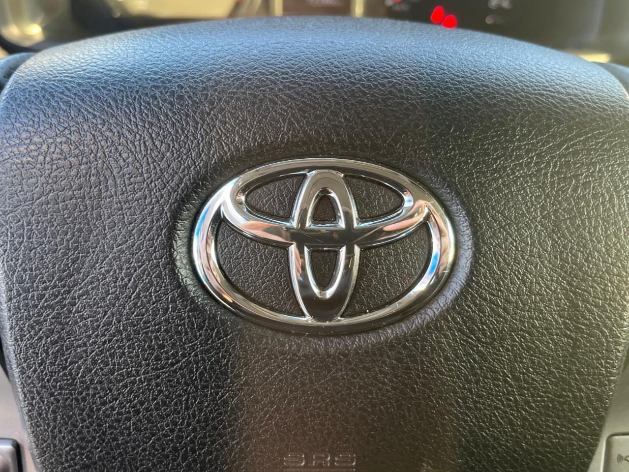 2024 Toyota 4Runner BASE SR5 7PASS LEATHER AND SUNROOF Photo