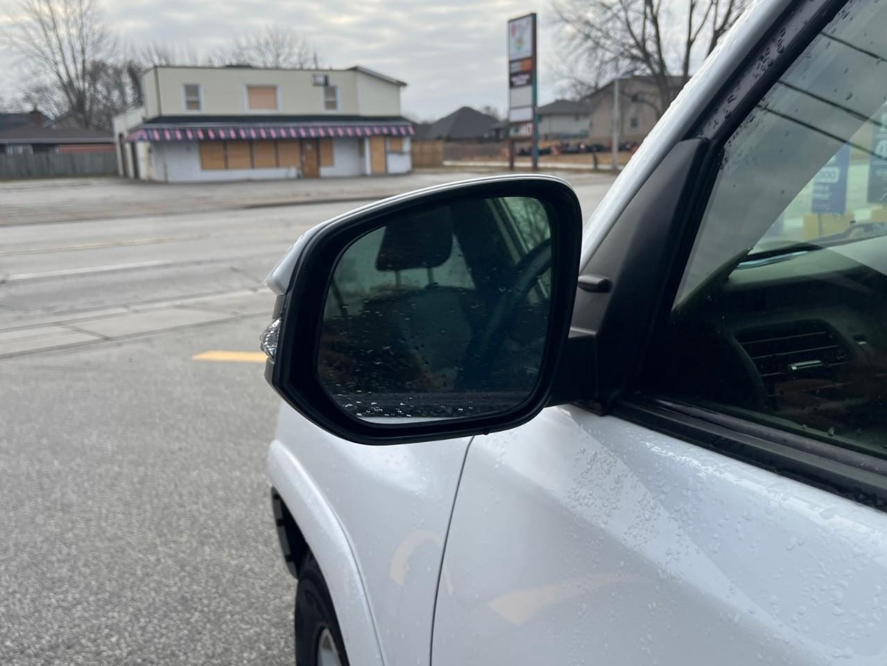 2024 Toyota 4Runner BASE SR5 7PASS LEATHER AND SUNROOF Photo