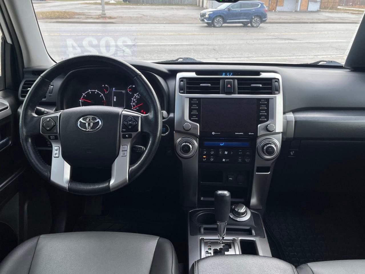2024 Toyota 4Runner BASE SR5 7PASS LEATHER AND SUNROOF Photo