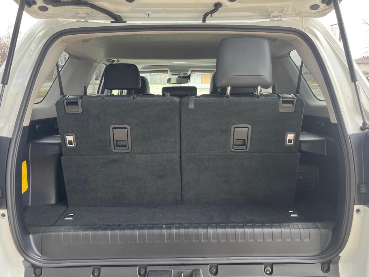 2024 Toyota 4Runner BASE SR5 7PASS LEATHER AND SUNROOF Photo