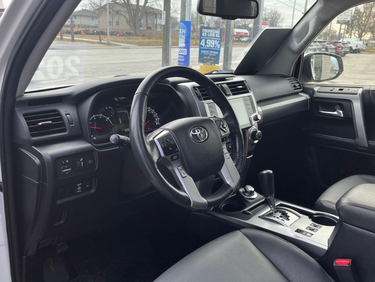 2024 Toyota 4Runner BASE SR5 7PASS LEATHER AND SUNROOF Photo