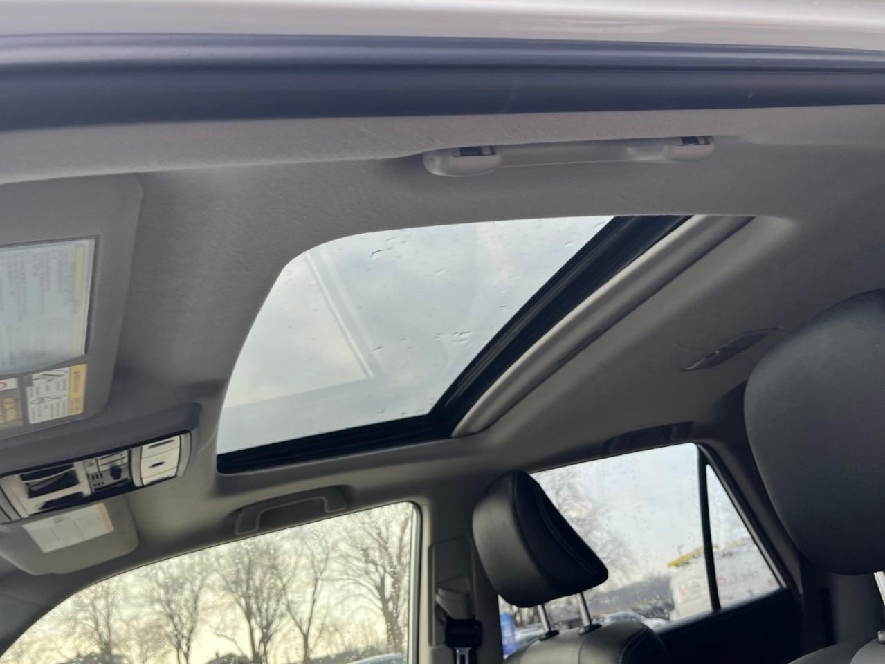 2024 Toyota 4Runner BASE SR5 7PASS LEATHER AND SUNROOF Photo