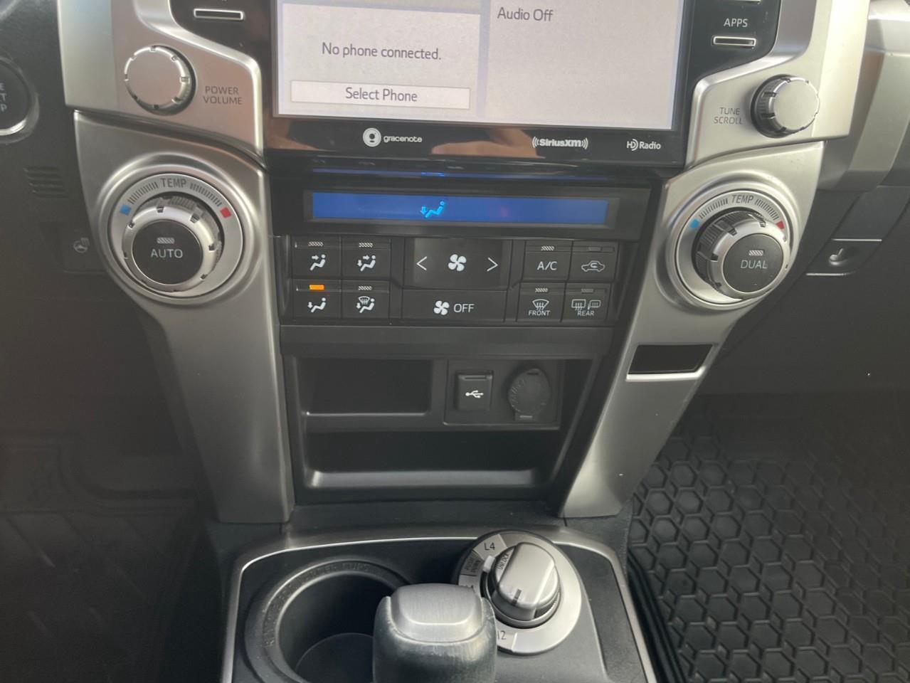 2024 Toyota 4Runner BASE SR5 7PASS LEATHER AND SUNROOF Photo