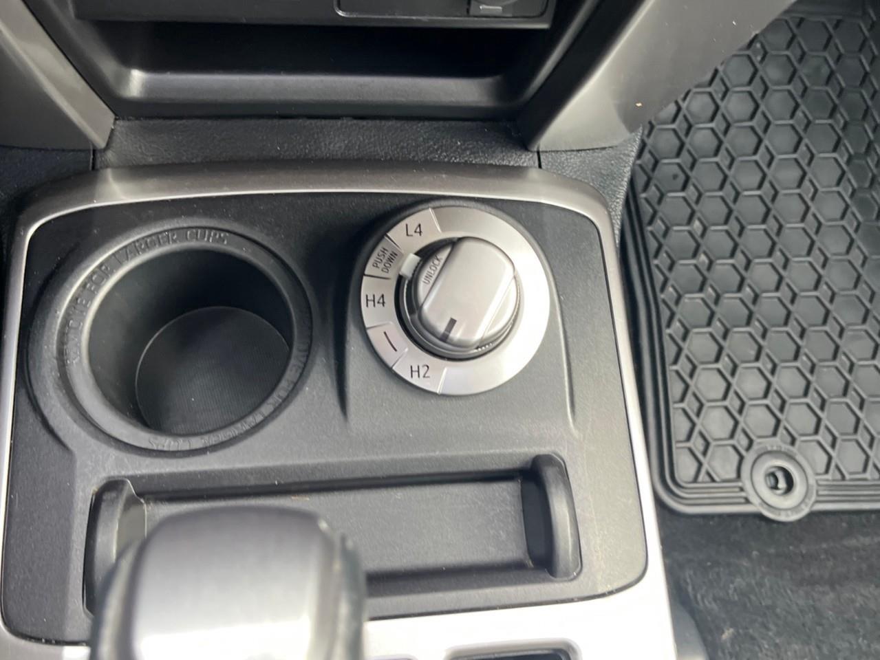 2024 Toyota 4Runner BASE SR5 7PASS LEATHER AND SUNROOF Photo