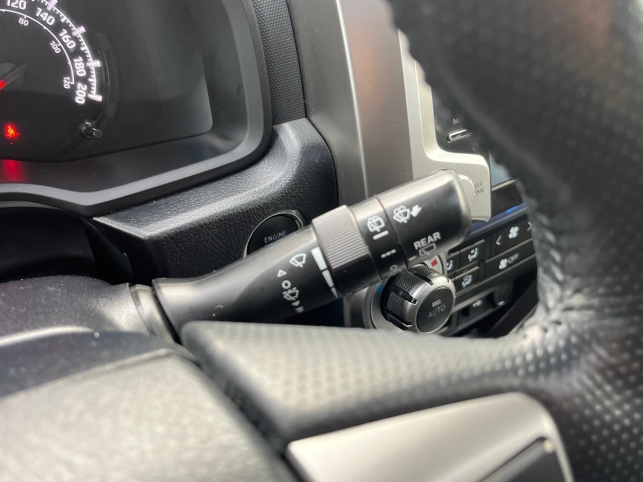 2024 Toyota 4Runner BASE SR5 7PASS LEATHER AND SUNROOF Photo