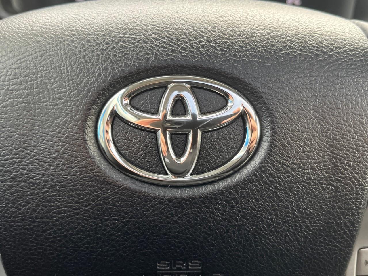 2024 Toyota 4Runner BASE SR5 7PASS LEATHER AND SUNROOF Photo