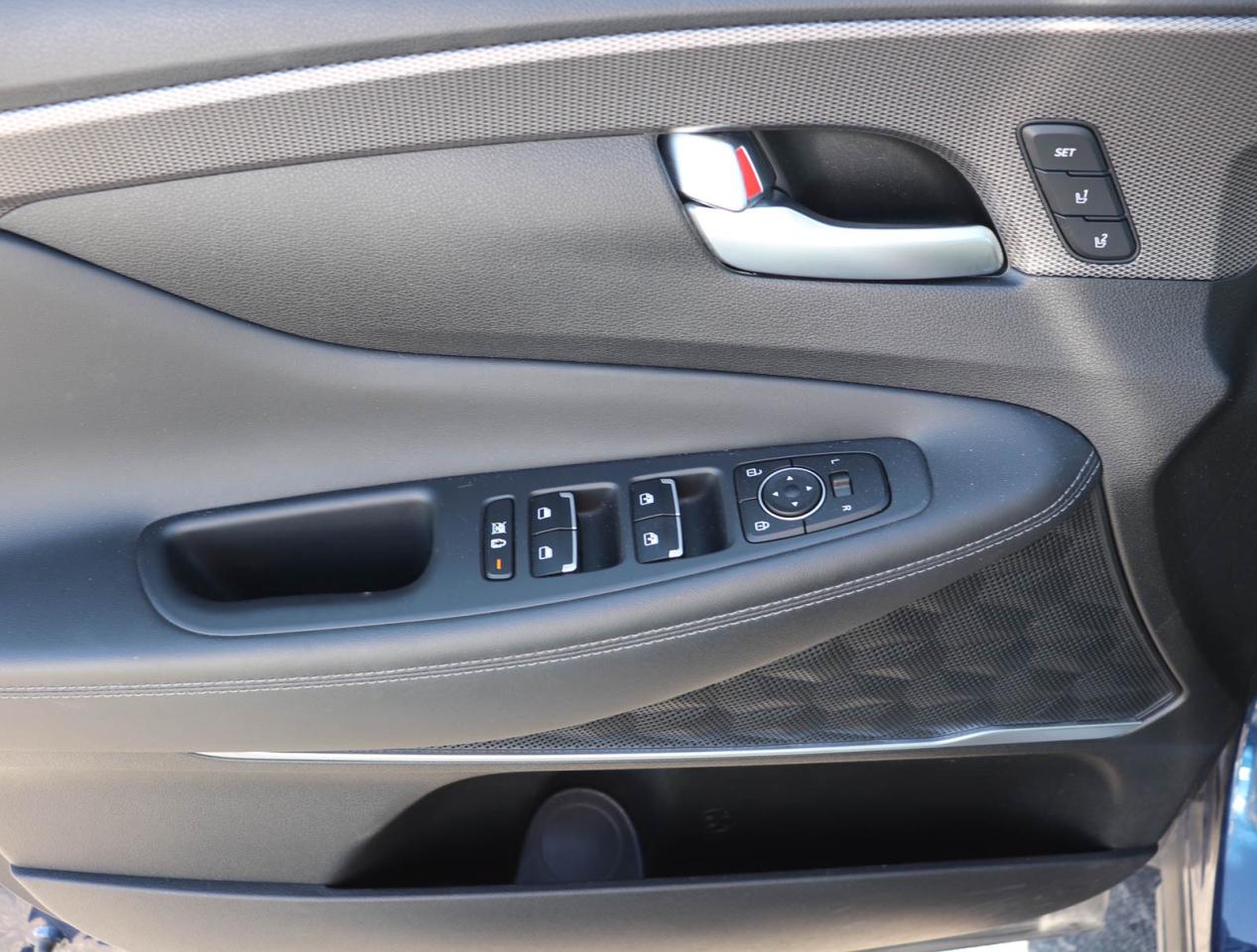 2020 Hyundai Santa Fe LUXURY   SNOW TIRES INCLUDED   2 KEYS   PANO ROOF Photo