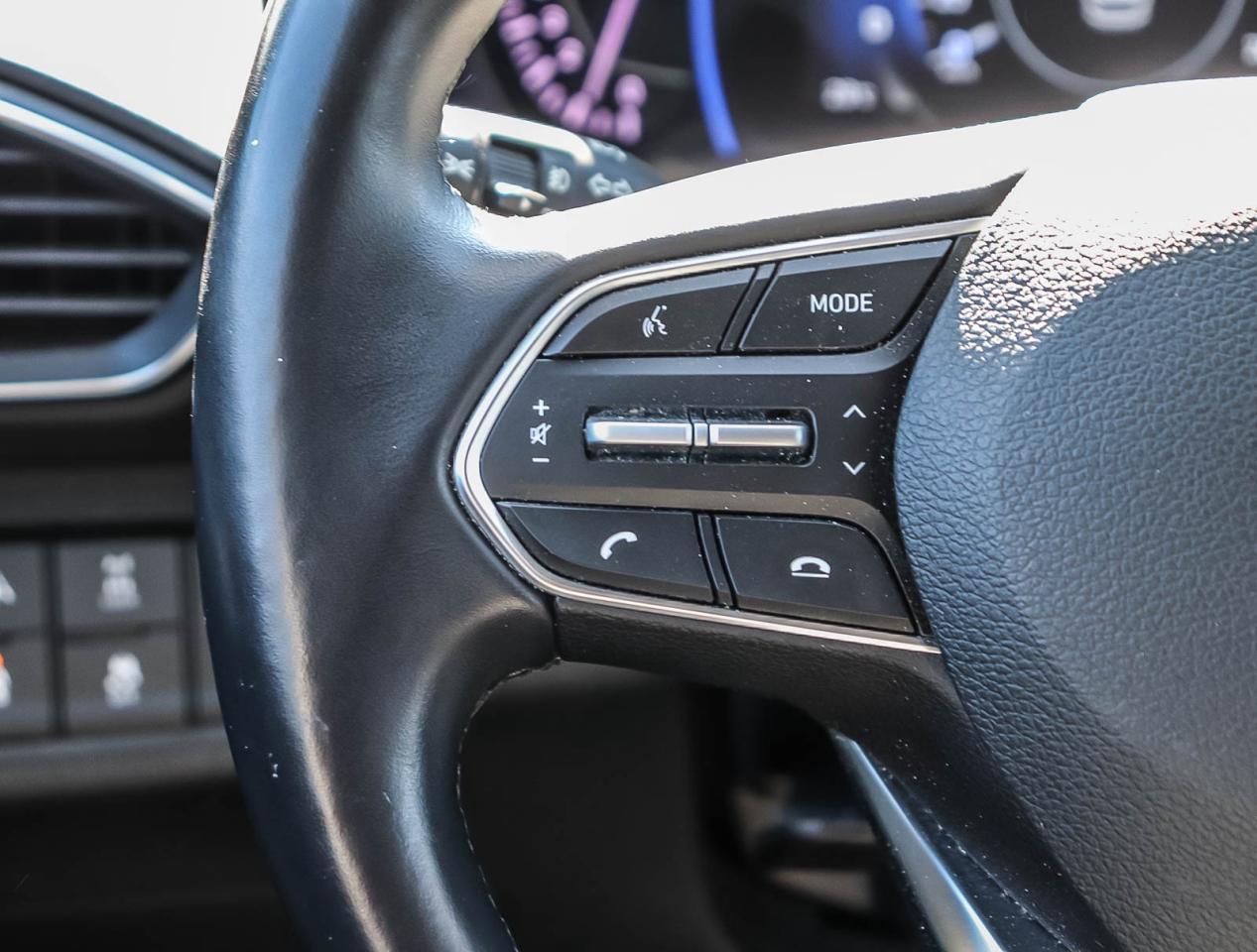 2020 Hyundai Santa Fe LUXURY   SNOW TIRES INCLUDED   2 KEYS   PANO ROOF Photo