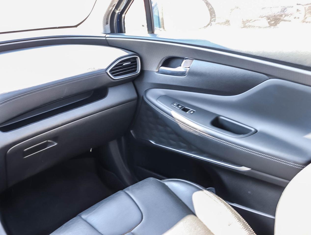 2020 Hyundai Santa Fe LUXURY   SNOW TIRES INCLUDED   2 KEYS   PANO ROOF Photo