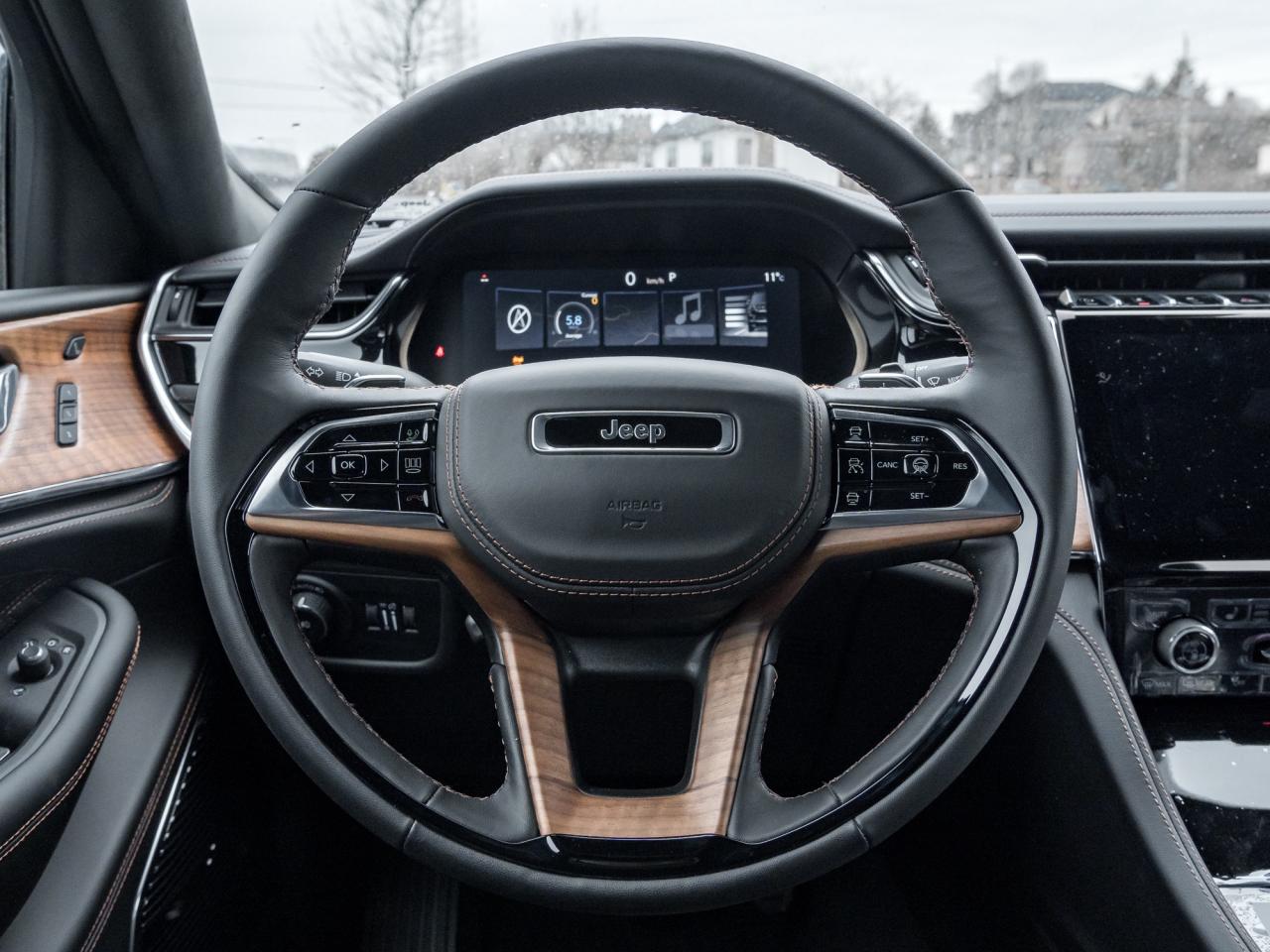 2025 Jeep Grand Cherokee Summit Reserve 4x4 Photo