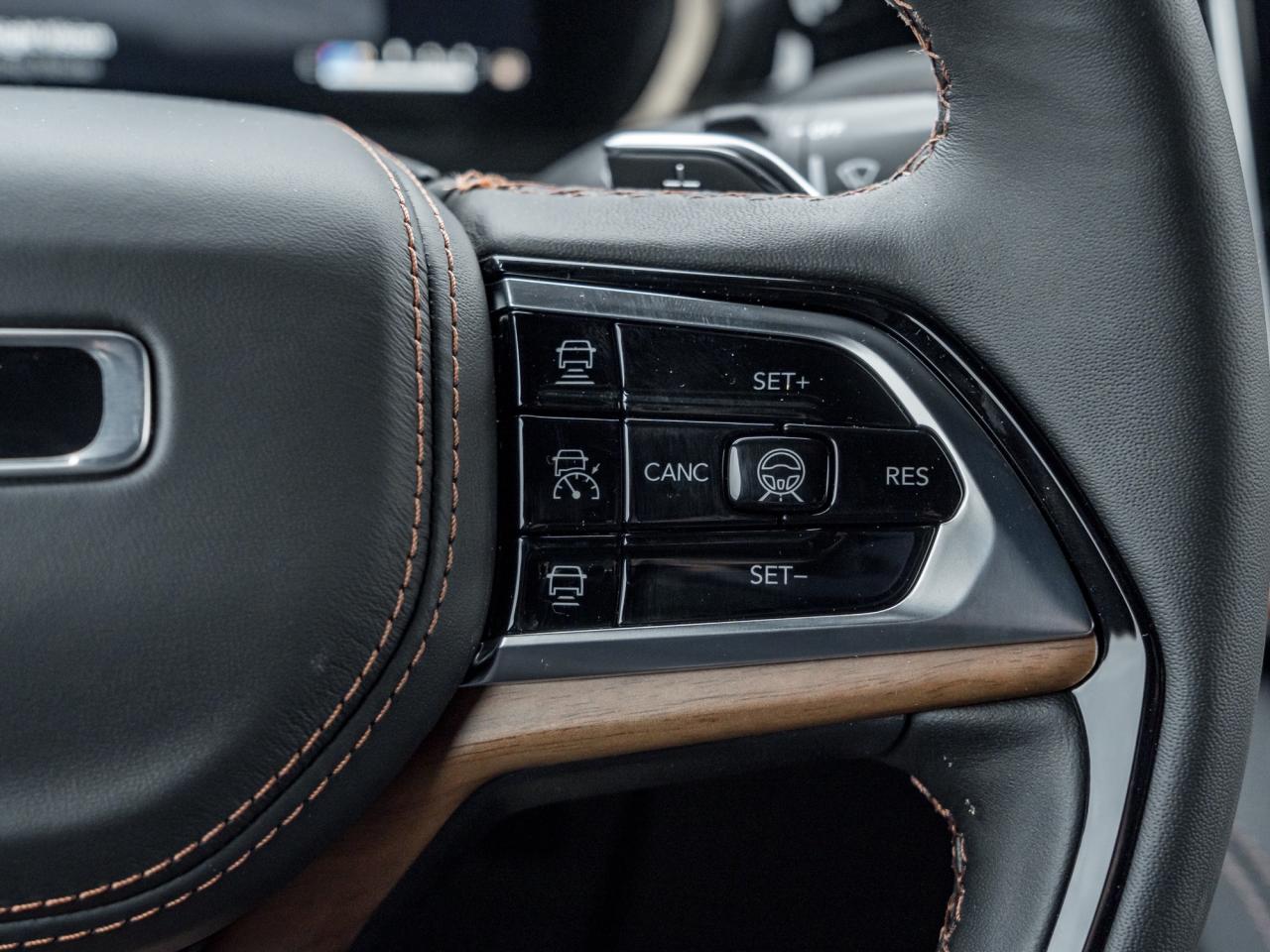 2025 Jeep Grand Cherokee Summit Reserve 4x4 Photo