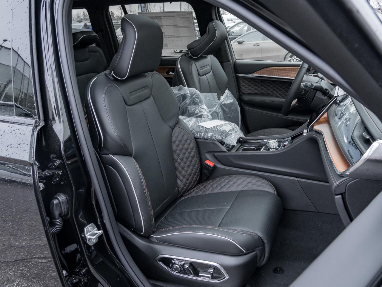 2025 Jeep Grand Cherokee Summit Reserve 4x4 Photo