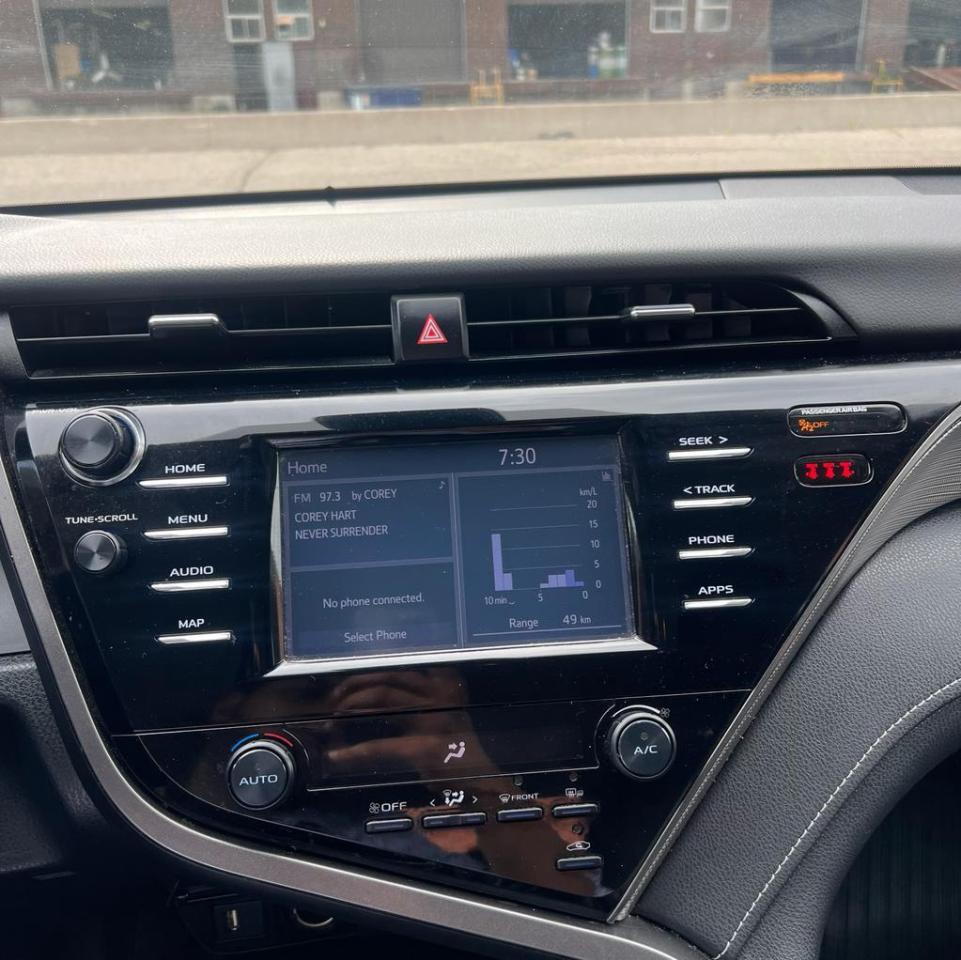 2020 Toyota Camry SE, BACKUP CAM, LANE ASSIST, LEATHER SEATS Photo